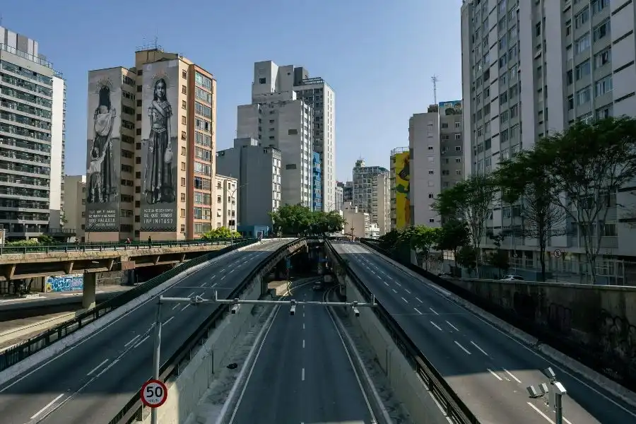 Arquiteto Urbanista Colinas - Rio Grande do Sul – Projeto Comerciais e Industriais - Residência e Comércio Imagem de projetos arquitetônicos e casas prontas desenvolvidos por arquiteta Colinas - Rio Grande do Sul e arquiteta em um escritório de arquitetura especializado. Cada projeto reflete sofisticação, funcionalidade e atenção aos detalhes, garantindo que cada cliente receba um lar que combine estética e conforto.